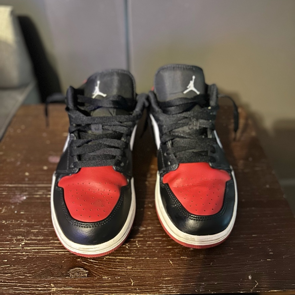 Size 9 Jordan 1 Shoes